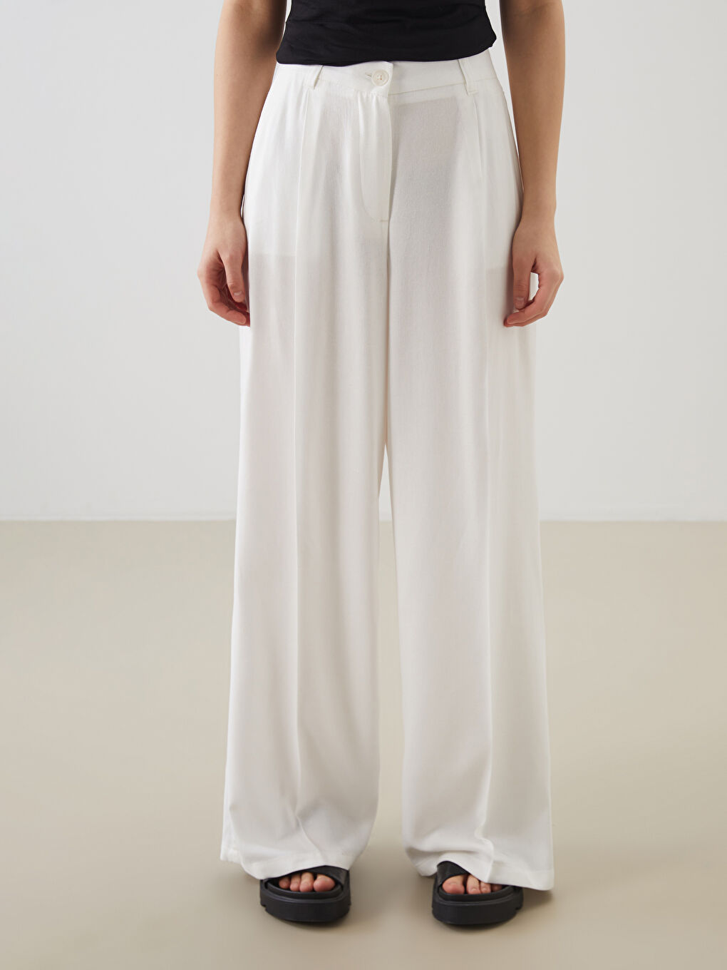 Beyaz Keten Karışımlı Kadın Pileli Pantolon-1