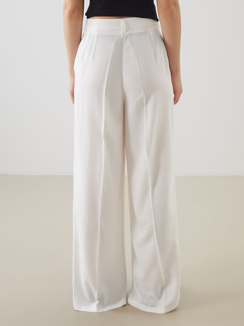 Beyaz Keten Karışımlı Kadın Pileli Pantolon-3