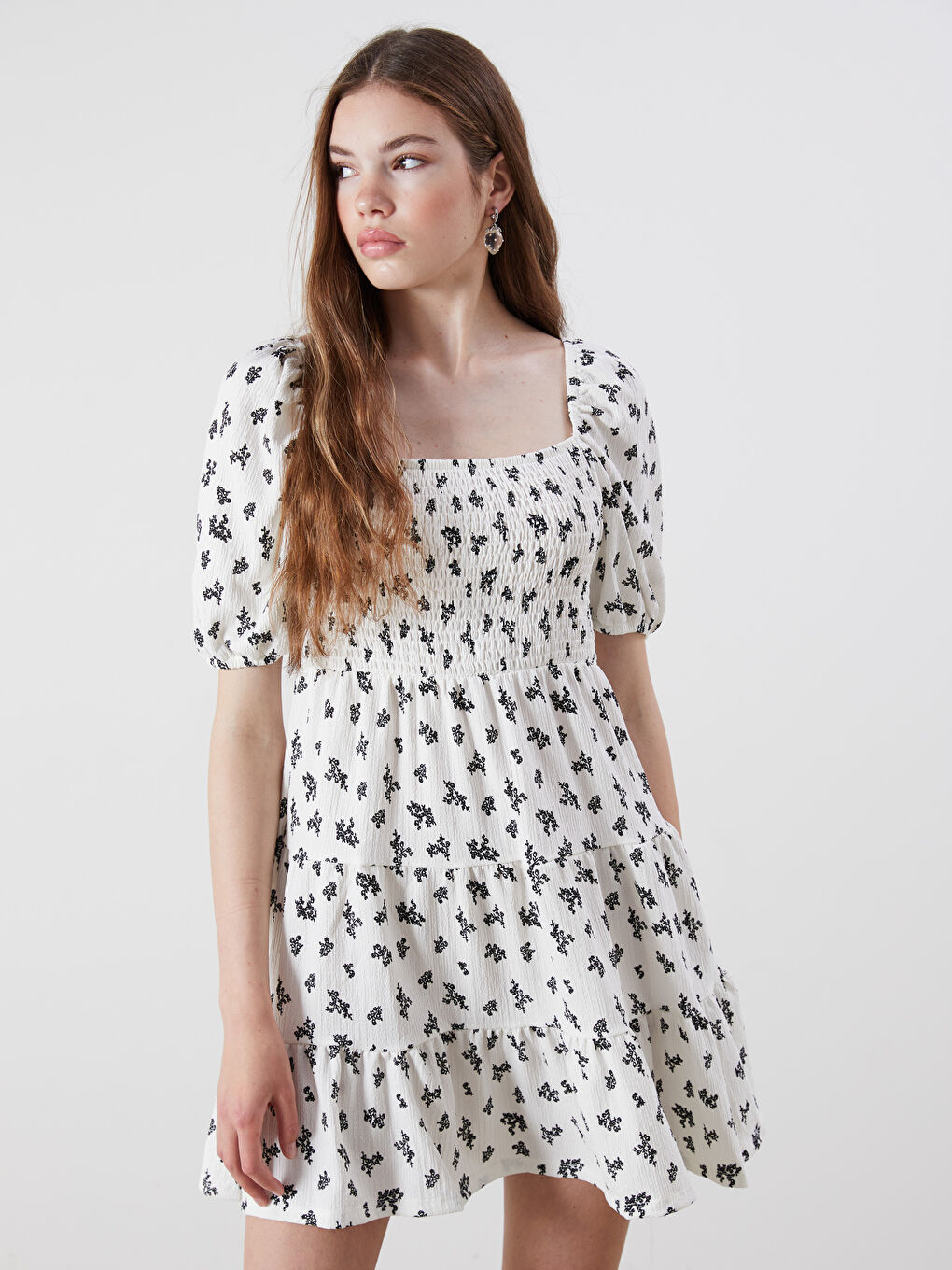 عەزیی مینیی کەتکەت بە یاخەی چوارگۆشە و قۆڵی بالۆنی-1