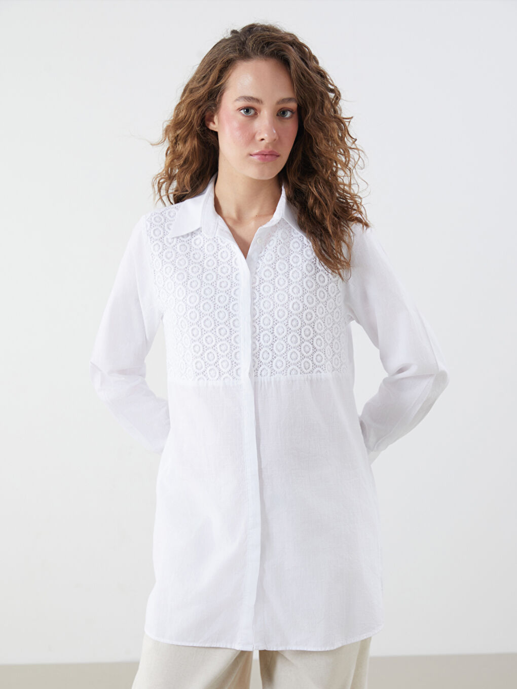 Ekru Kroşe Detaylı Kadın Gömlek