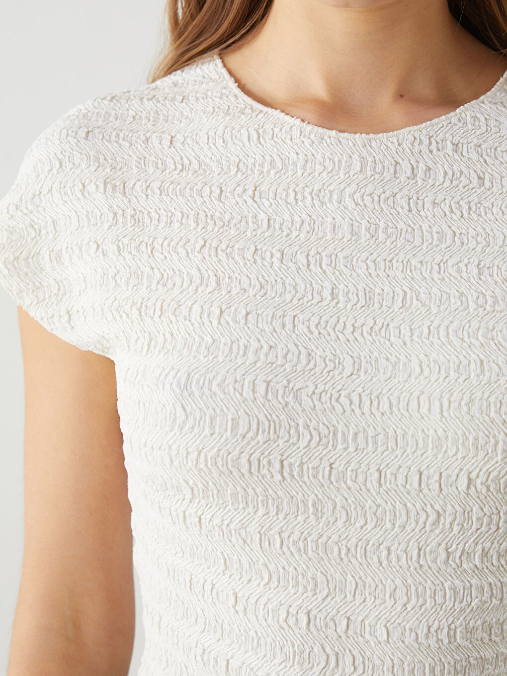 Ekru Bisiklet Yaka Dokulu Kadın Bluz-2