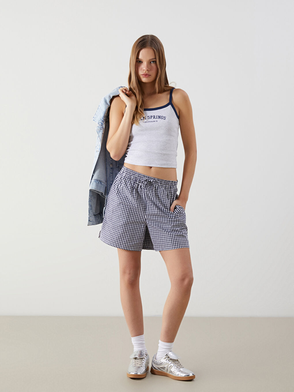 Gri U Yaka California Baskılı Kadın Crop-1