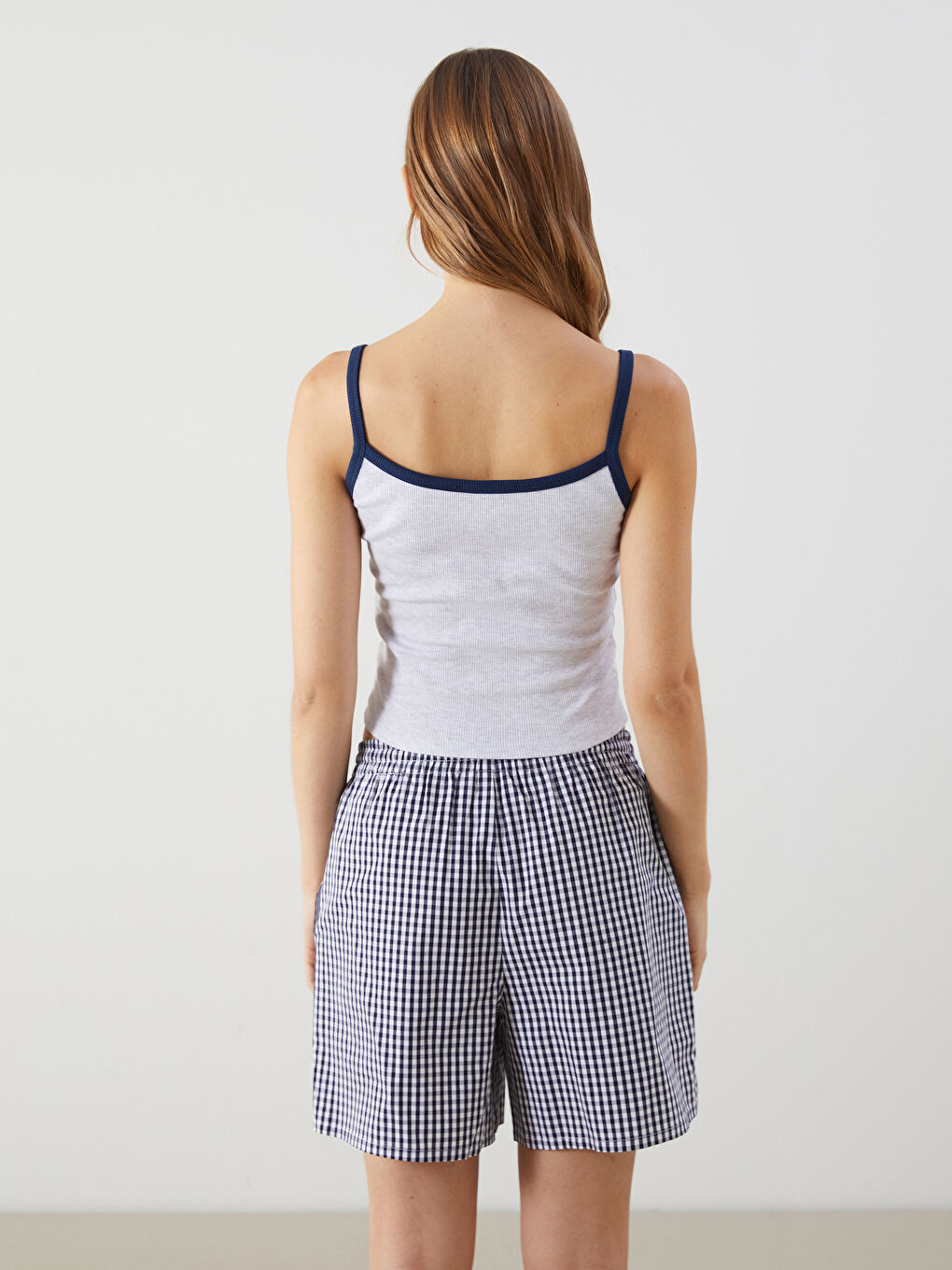 Gri U Yaka California Baskılı Kadın Crop-3