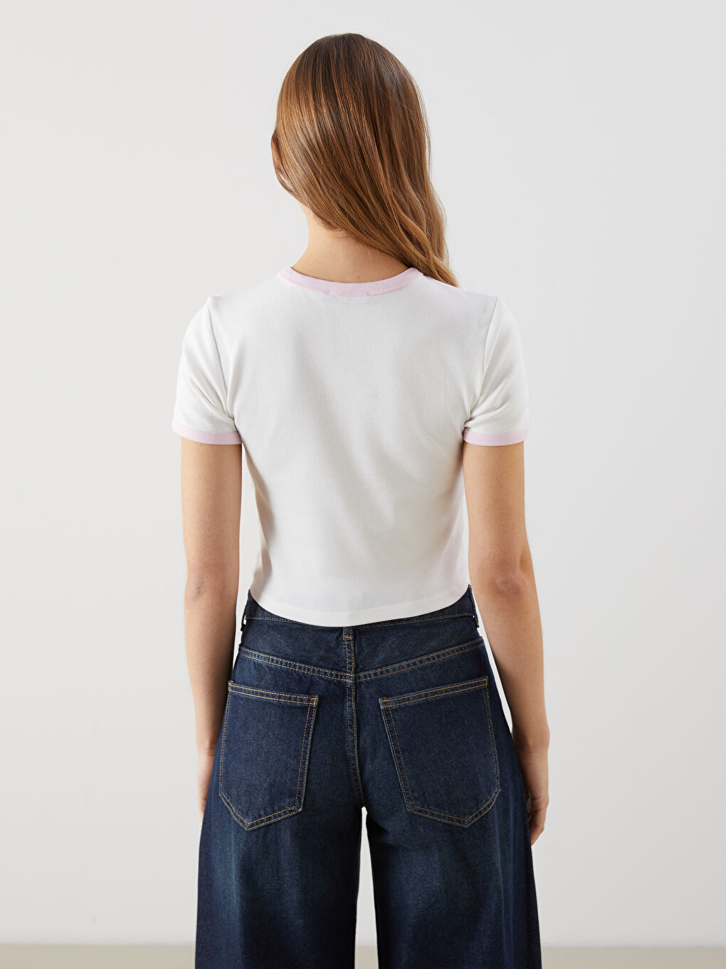 Ekru Bisiklet Yaka Baskılı Kadın Crop-3