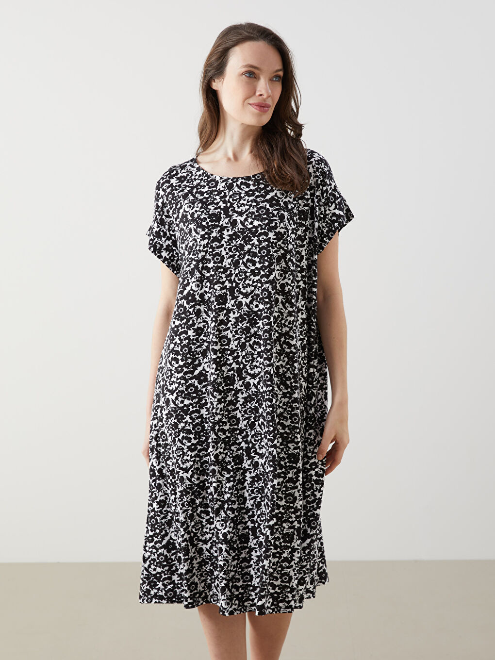 Siyah Büyük Beden Bisiklet Yaka Çiçekli Elbise