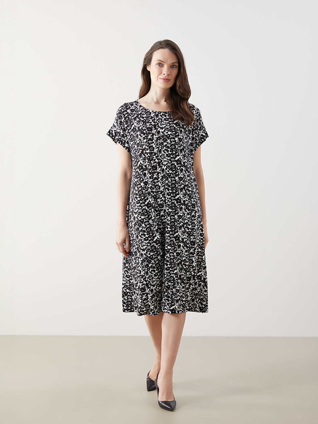 Siyah Büyük Beden Bisiklet Yaka Çiçekli Elbise-1