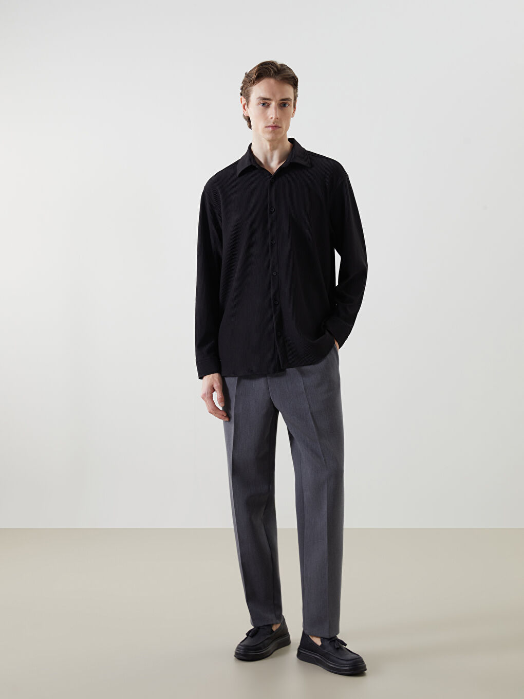 Siyah Rahat Kalıp Uzun Kollu Erkek Gömlek-1