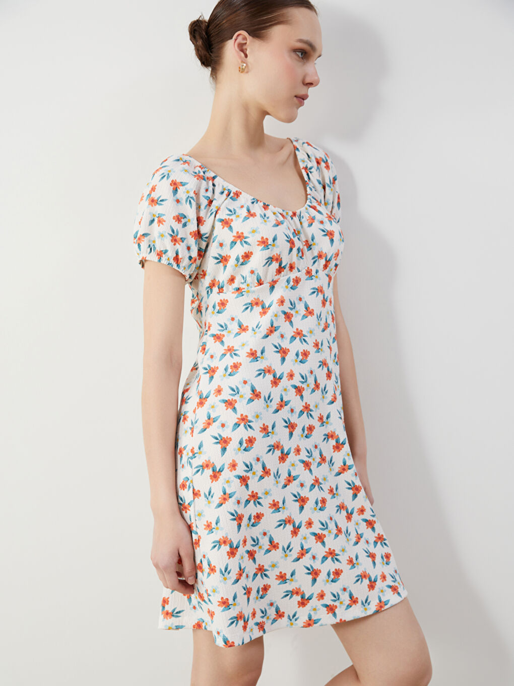 Karışık U Yaka Çiçekli Mini Elbise-1
