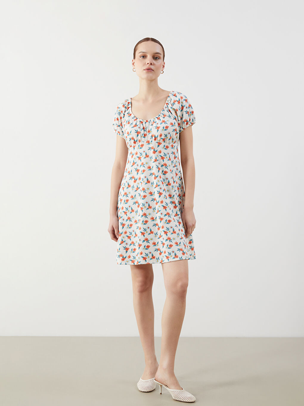 Karışık U Yaka Çiçekli Mini Elbise-3