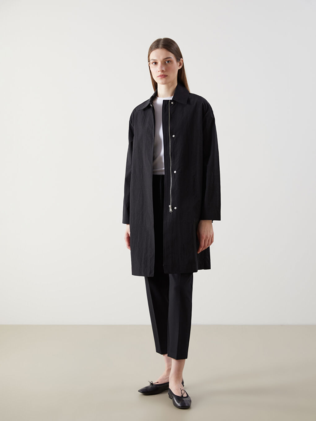 LCW Modest Siyah Gömlek Yaka Oversize Kadın Yağmurluk - 1