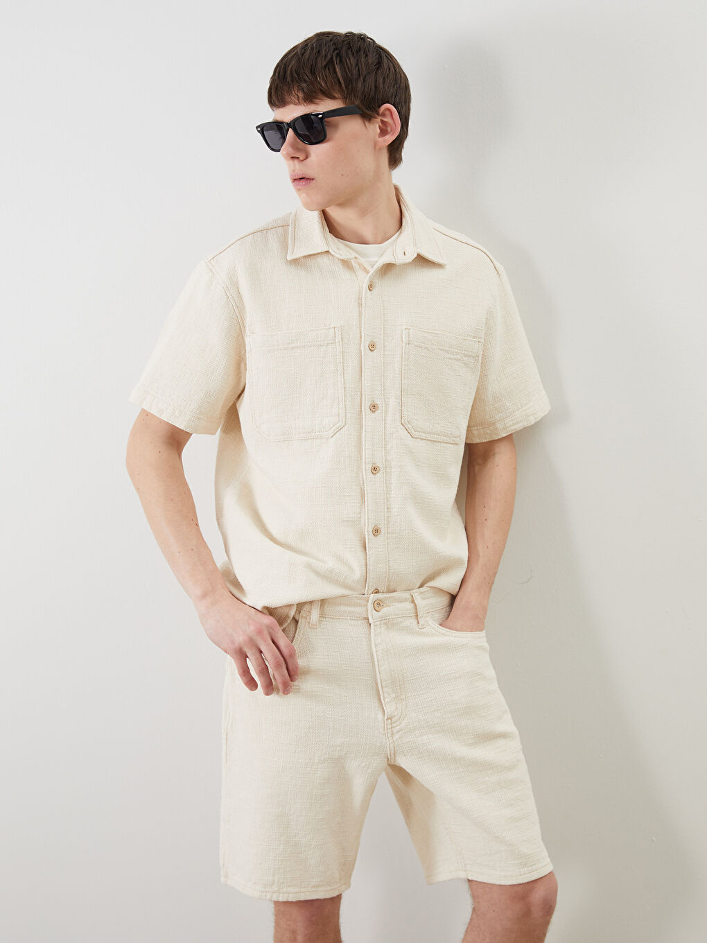 Bej Rahat Kalıp Kısa Kollu Erkek Jean Gömlek