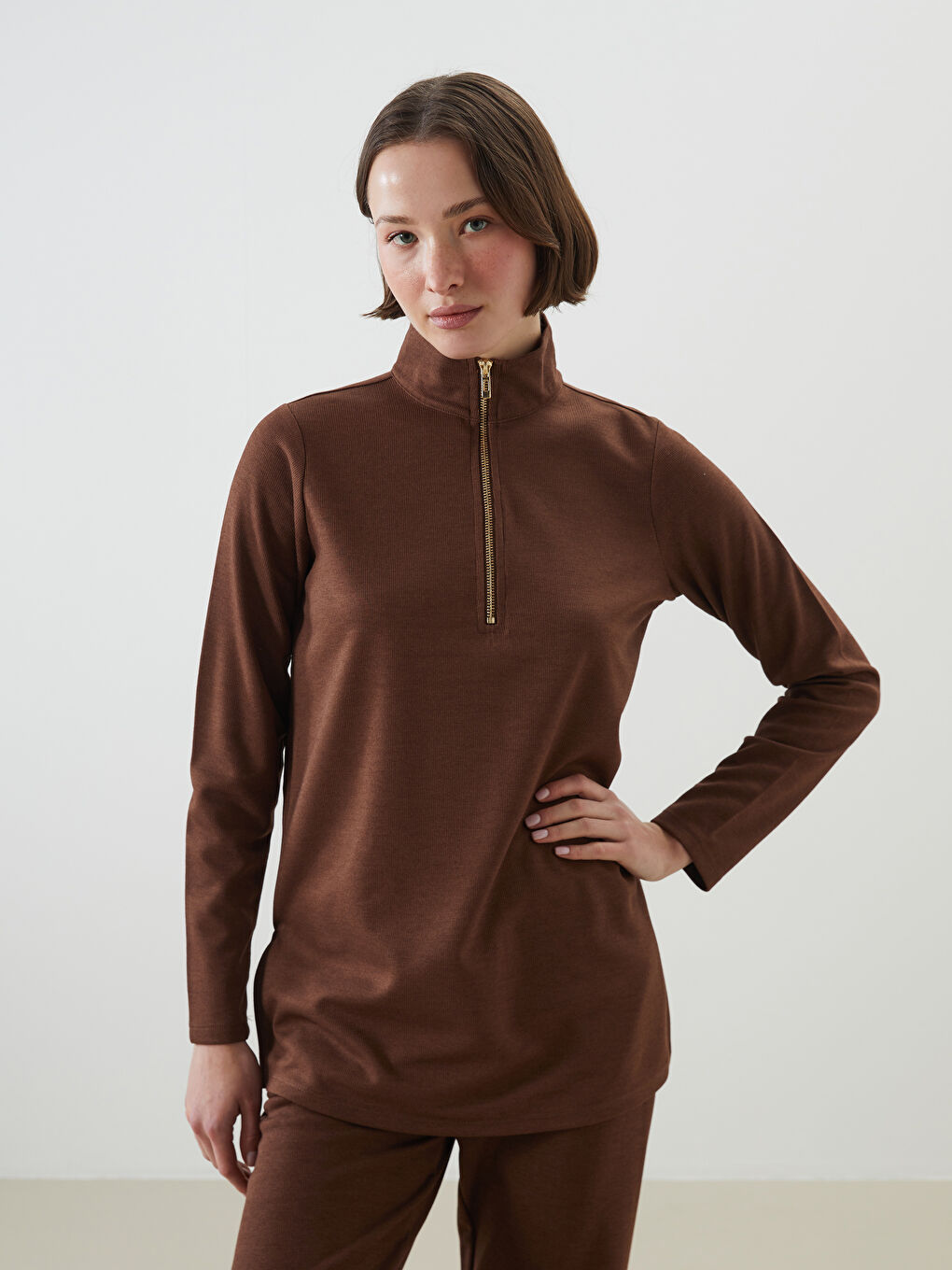 Kahverengi Dik Yaka Kadın Tunik