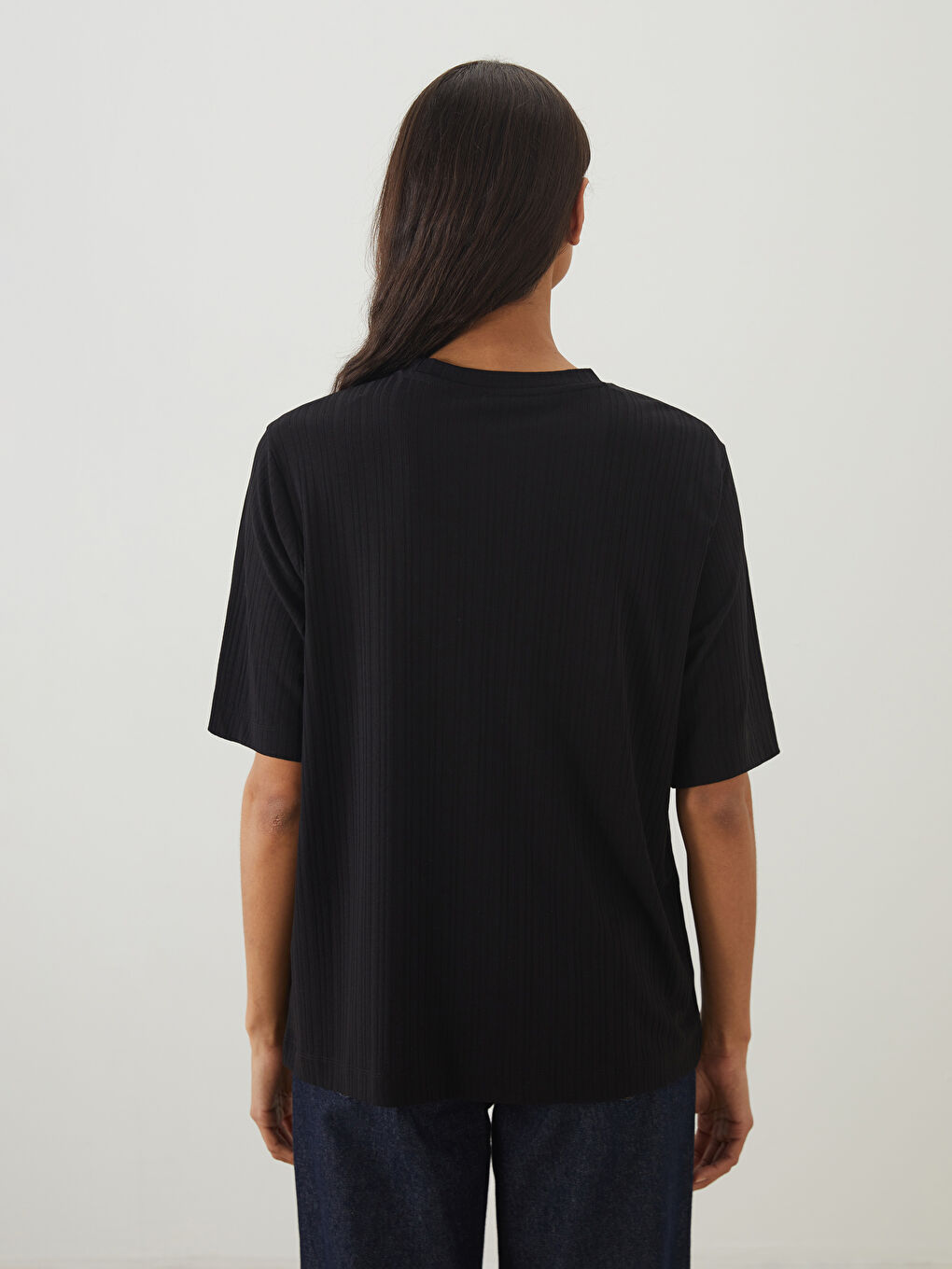 Siyah Bisiklet Yaka Oversize Kadın Tişört-3