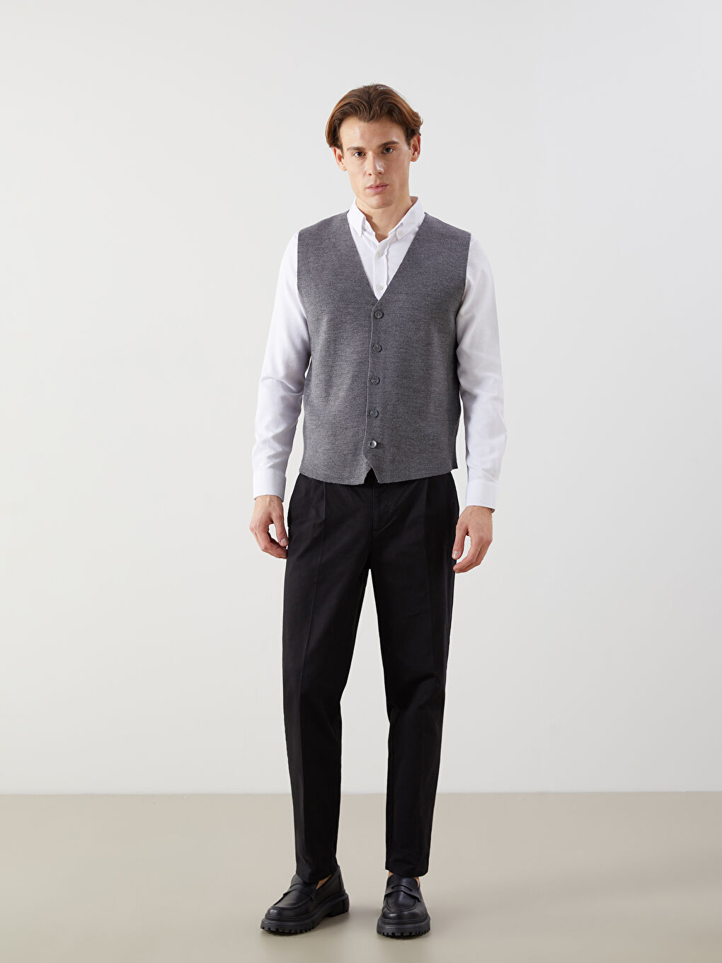 Gri Standart Kalıp V Yaka Erkek Triko Yelek-1