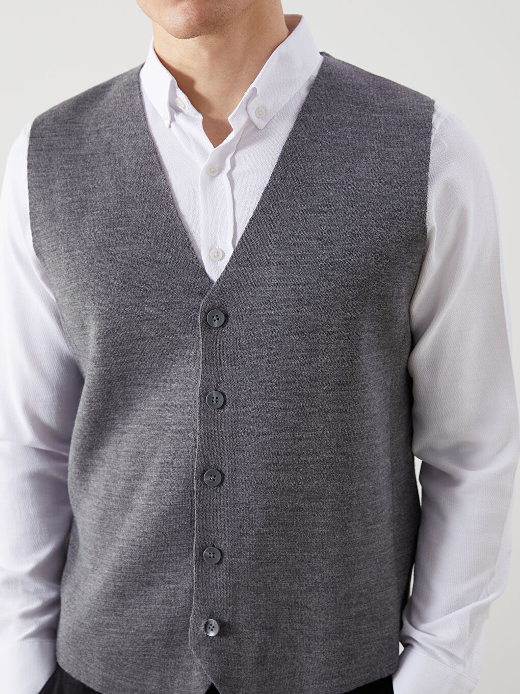 Gri Standart Kalıp V Yaka Erkek Triko Yelek-2