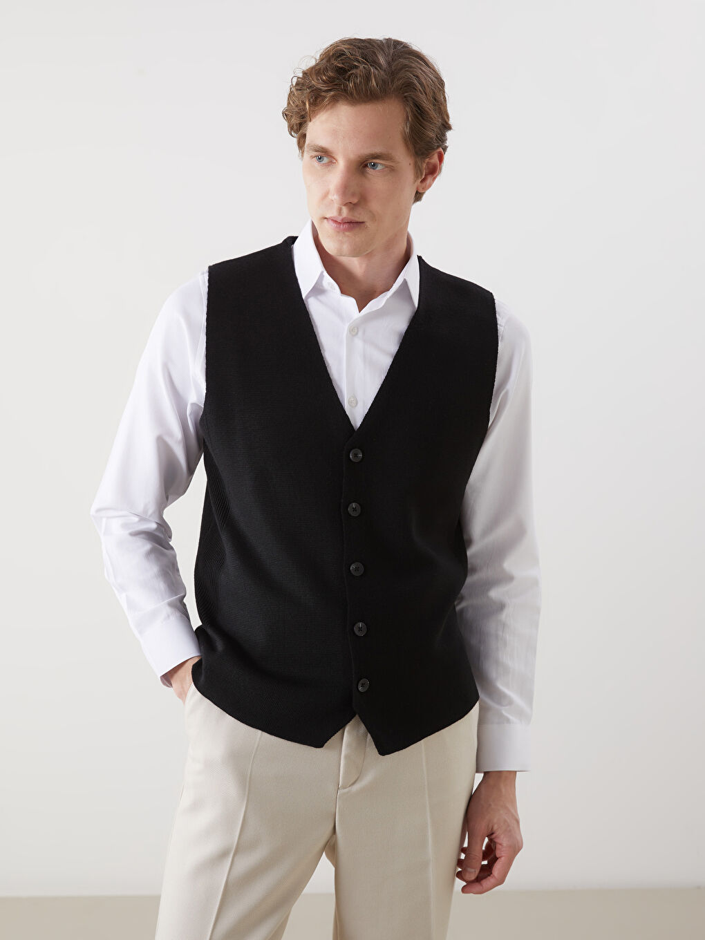 Siyah Standart Kalıp V Yaka Erkek Triko Yelek