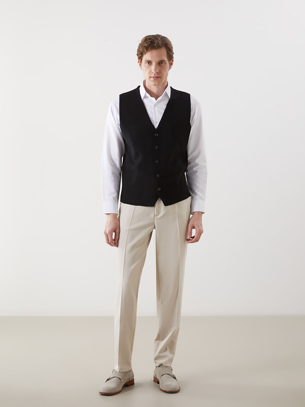 Siyah Standart Kalıp V Yaka Erkek Triko Yelek-1