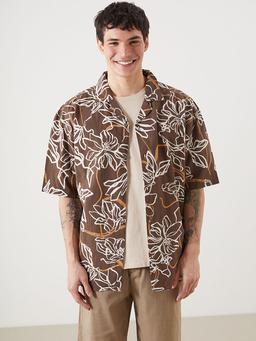 Karışık Rahat Kalıp Kısa Kollu Desenli Erkek Gömlek