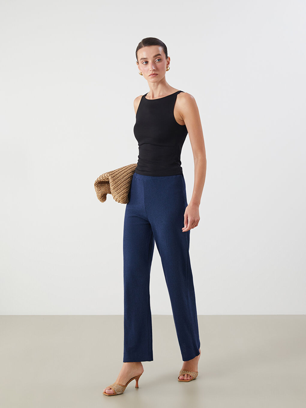 LCWAIKIKI Classic Elasticated Waist Textured Women's Trousers -S5M089Z8-R4J