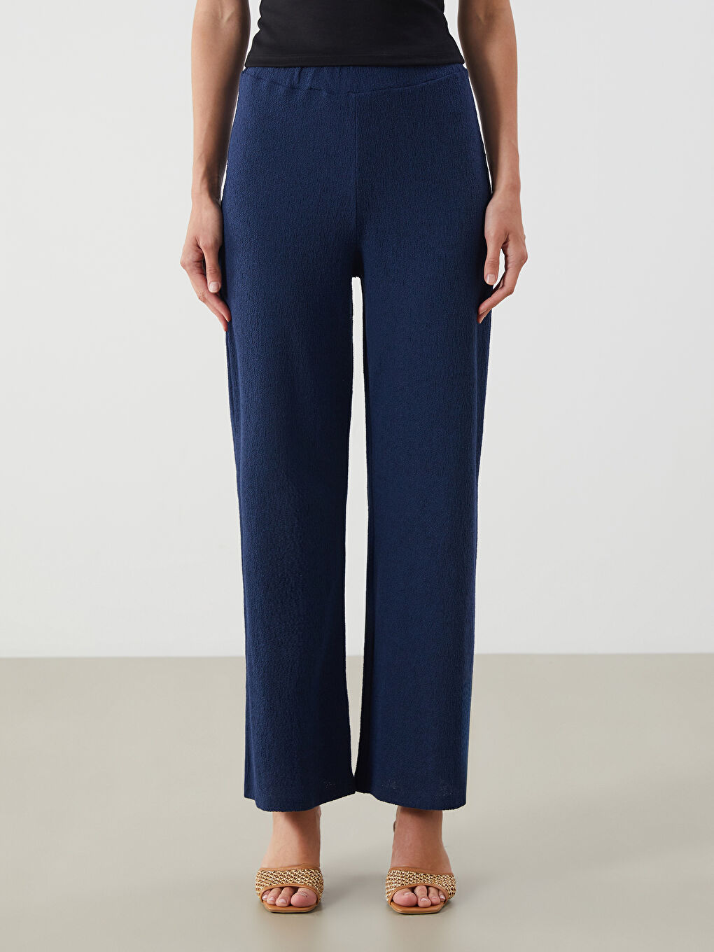 LCWAIKIKI Classic Elasticated Waist Textured Women's Trousers -S5M089Z8-R4J