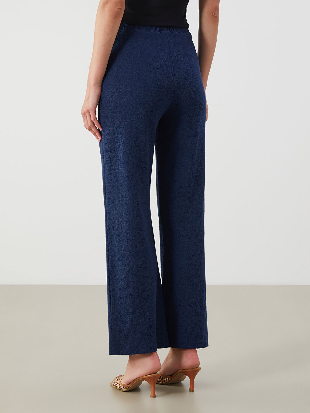 LCWAIKIKI Classic Elasticated Waist Textured Women's Trousers -S5M089Z8-R4J