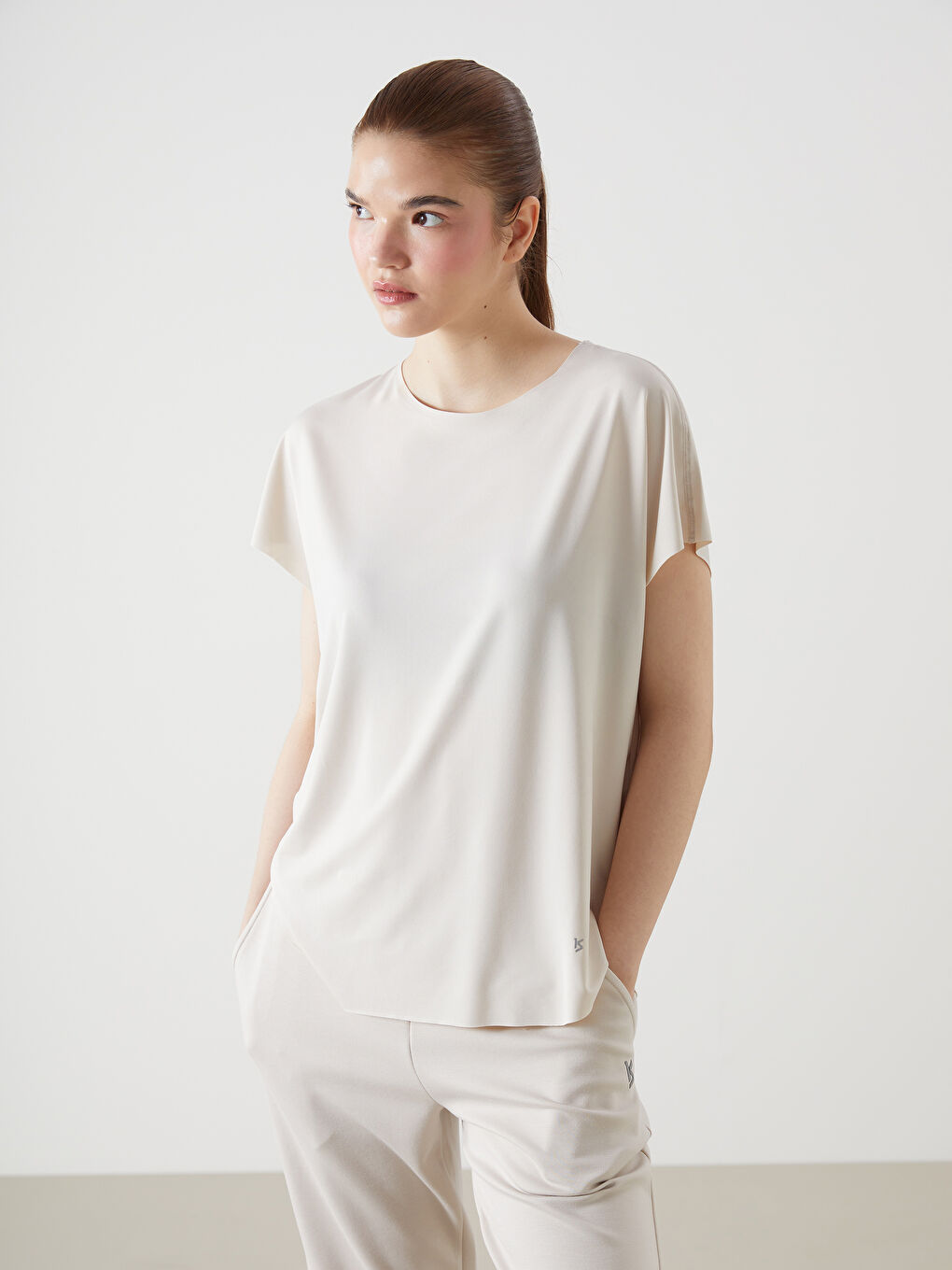 Gri Bisiklet Yaka Oversize Kadın Spor Tişört