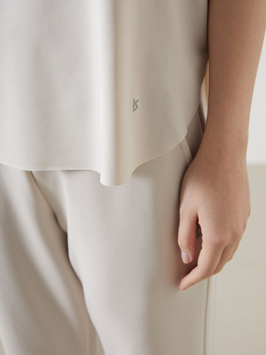 Gri Bisiklet Yaka Oversize Kadın Spor Tişört-2