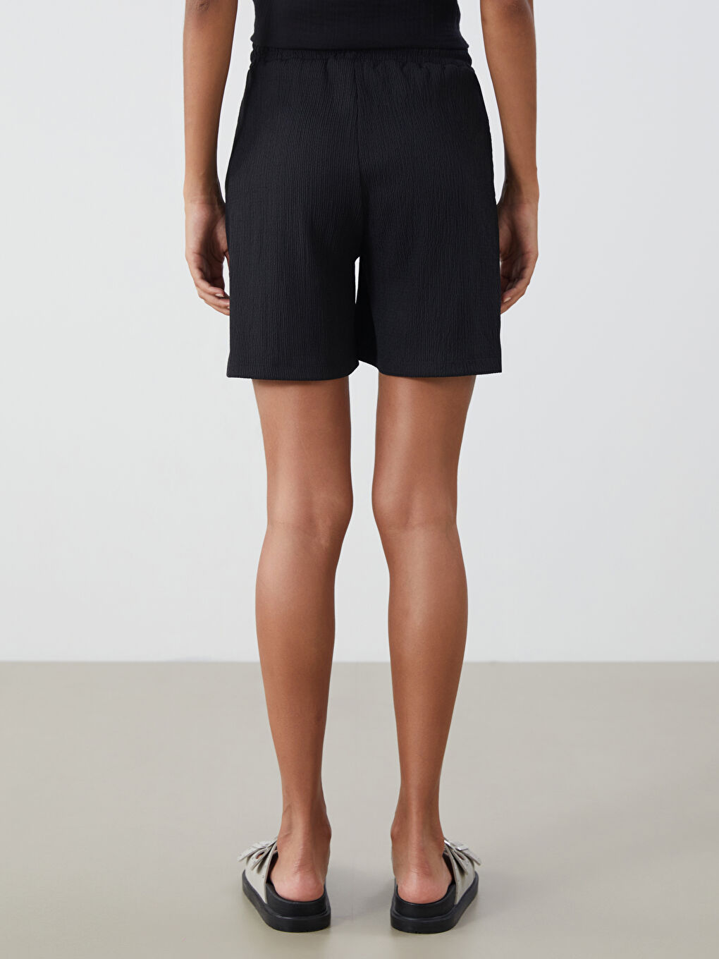 شورت نساء بخصر مطاطي ومزخرف-7