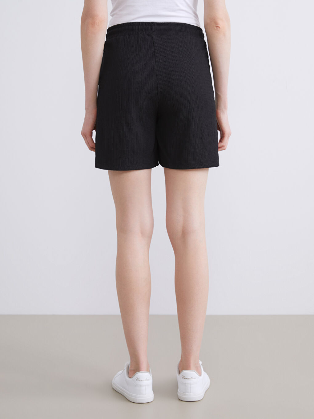 شورت نساء بخصر مطاطي ومزخرف-6