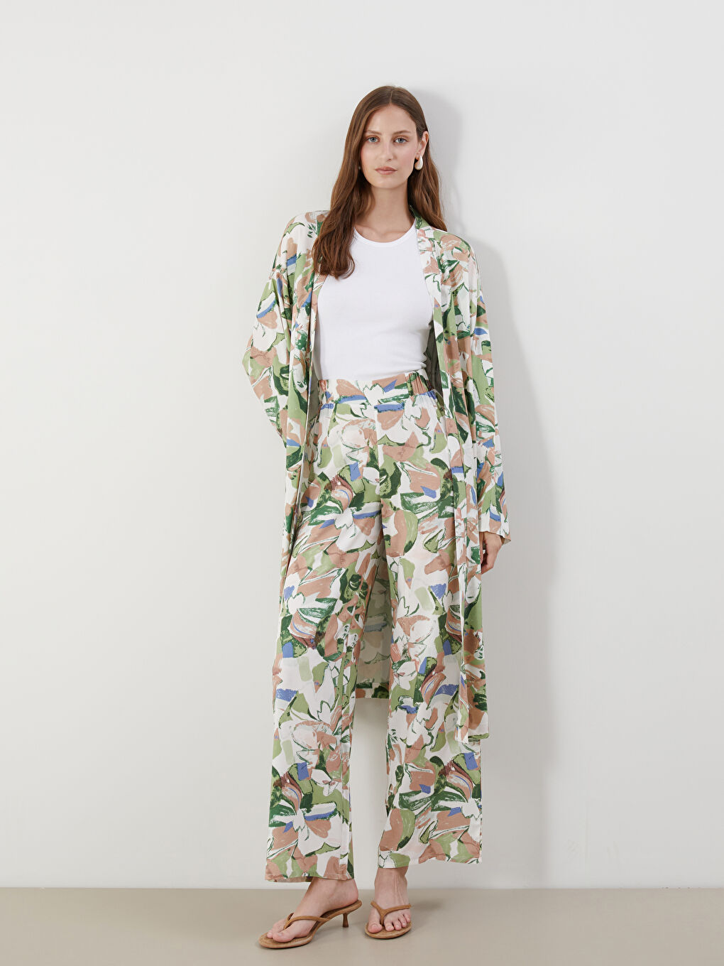 LCWAIKIKI Classic Elasticated Waist Floral Women's Trousers -S5M246Z8-LT8