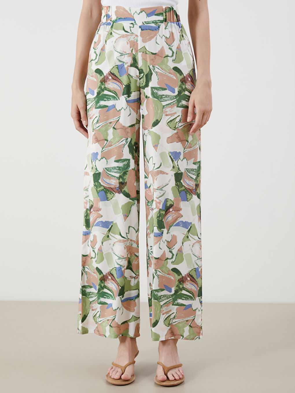 LCWAIKIKI Classic Elasticated Waist Floral Women's Trousers -S5M246Z8-LT8