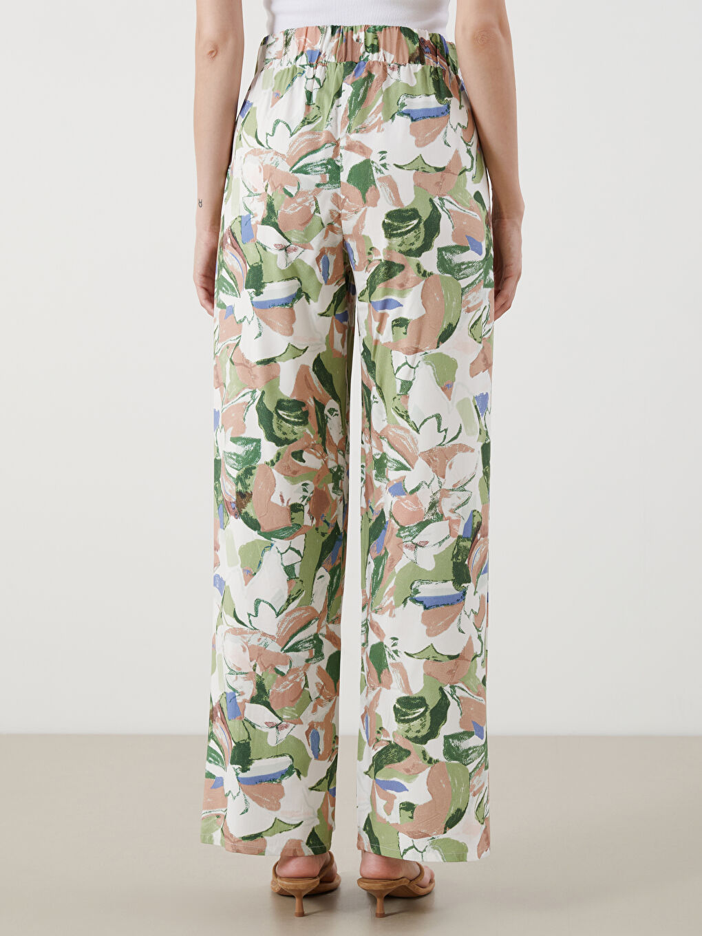 LCWAIKIKI Classic Elasticated Waist Floral Women's Trousers -S5M246Z8-LT8