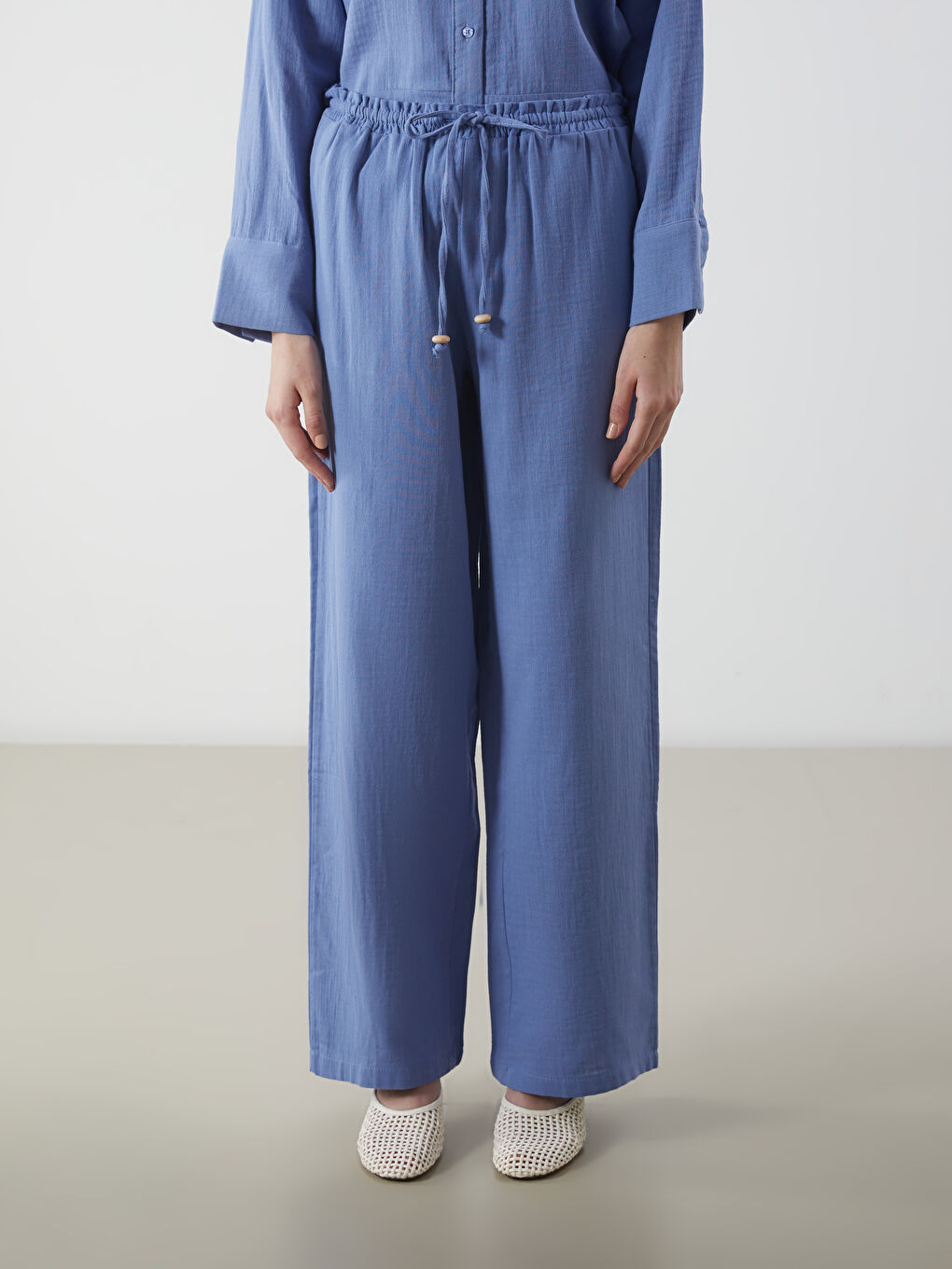 Mavi Beli Lastikli Geniş Paça Müslin Kadın Pantolon-1