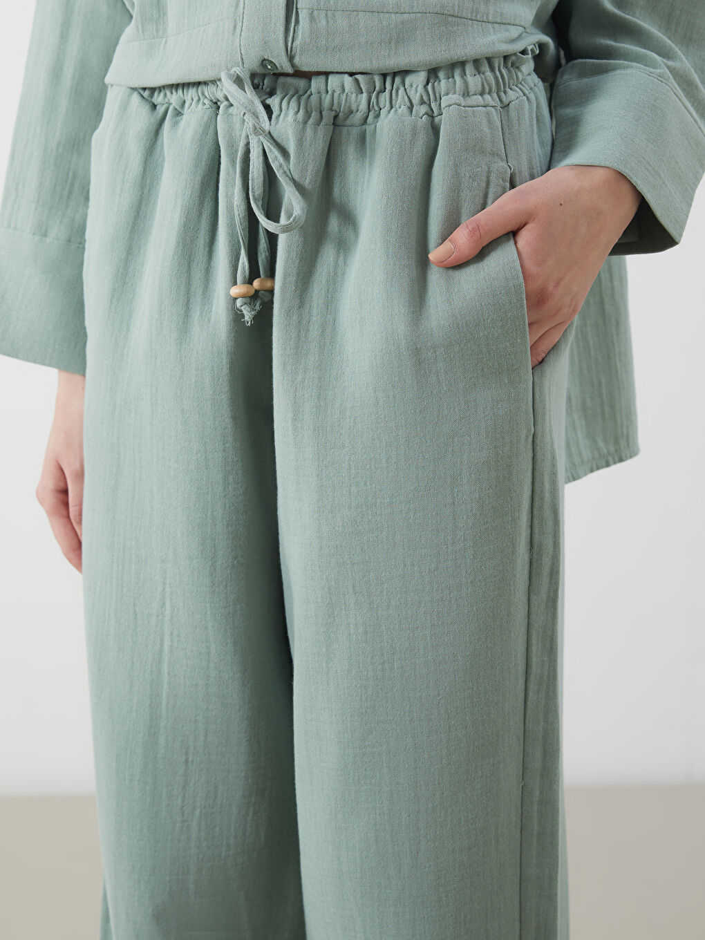Yeşil Beli Lastikli Geniş Paça Müslin Kadın Pantolon-2