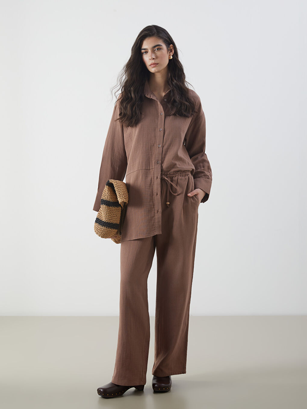 Kahverengi Beli Lastikli Geniş Paça Müslin Kadın Pantolon