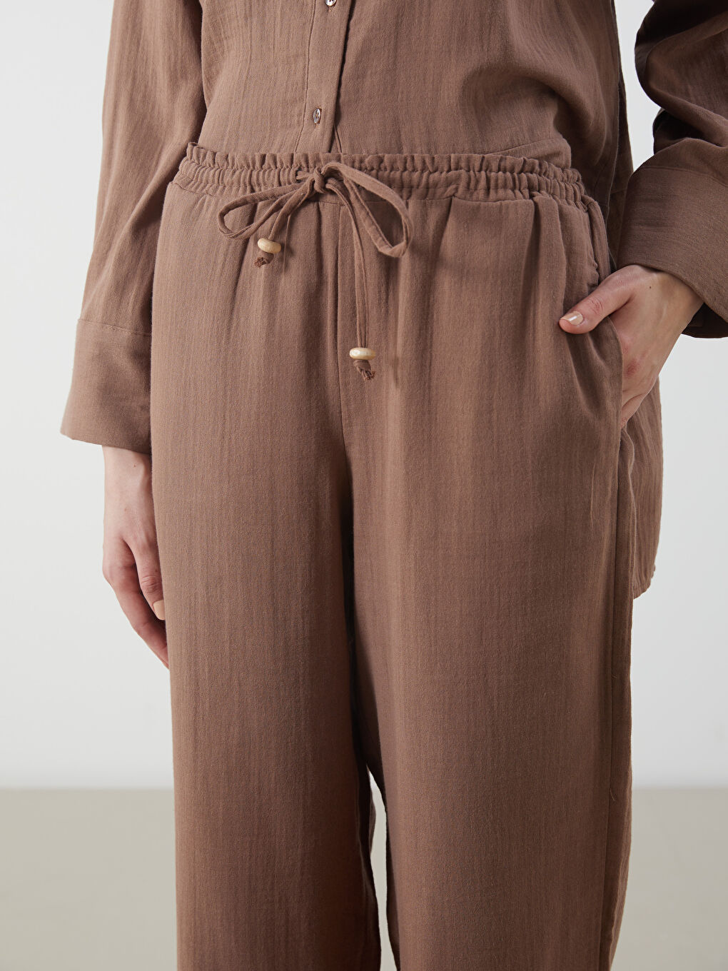 Kahverengi Beli Lastikli Geniş Paça Müslin Kadın Pantolon-2