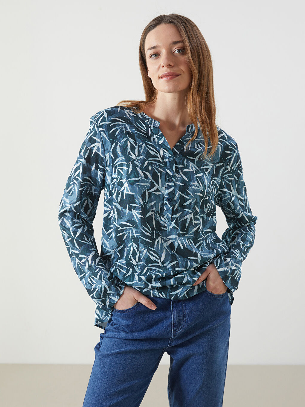 Yeşil Kaçık Yaka Çiçekli Kadın Bluz