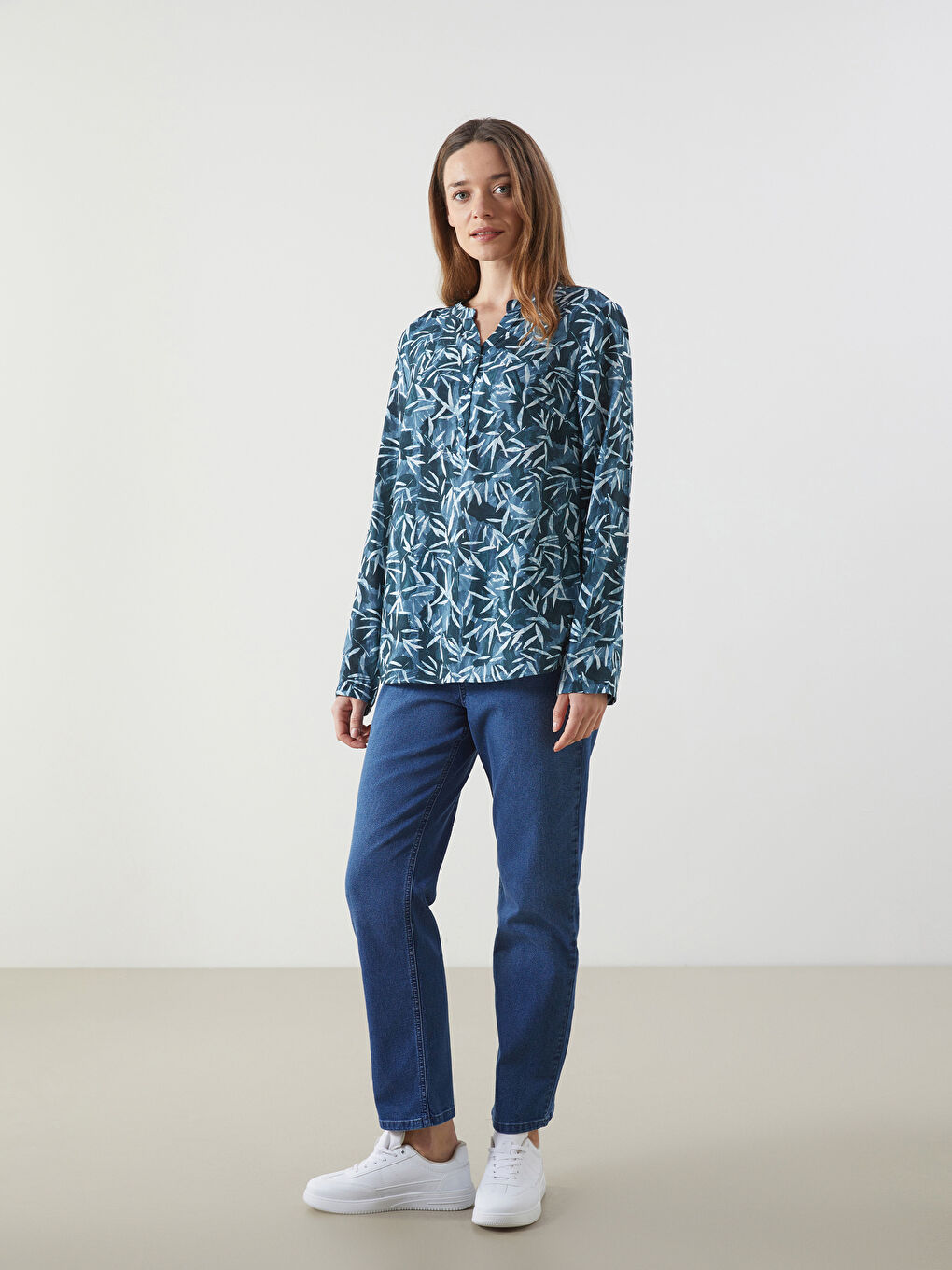 Yeşil Kaçık Yaka Çiçekli Kadın Bluz-1