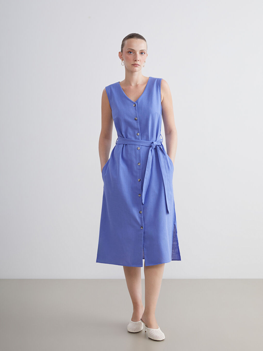 LCWAIKIKI Classic V Neck Sash Dress -S5M320Z8-YQP