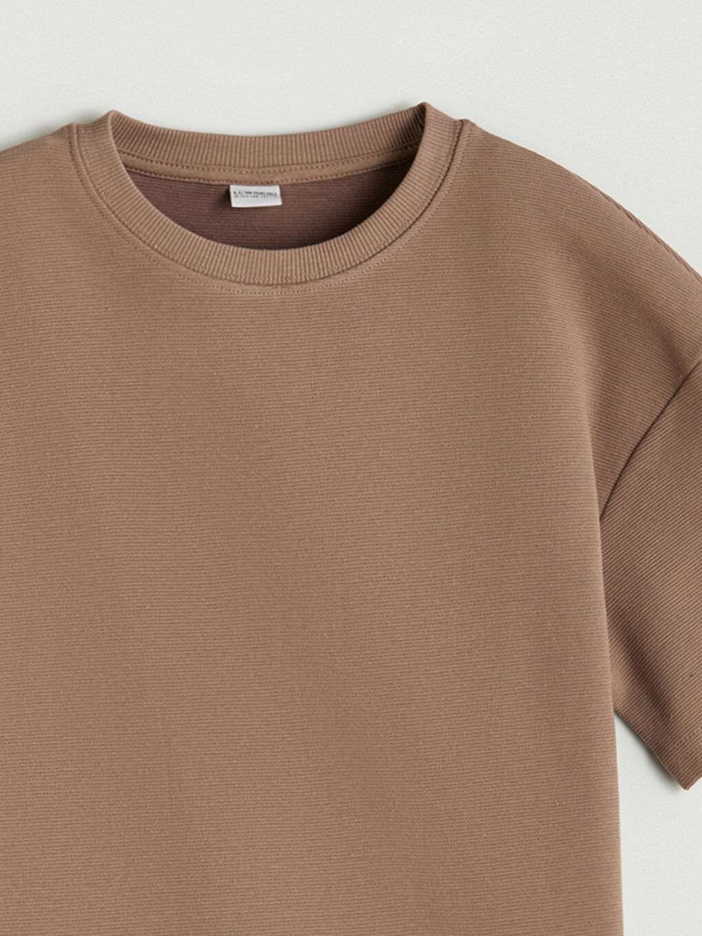 تيشيرت أساسي بياقة دائرية للأولاد-2