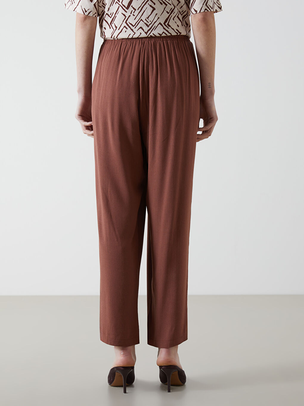 Kahverengi Beli Lastikli Kadın Pantolon-3