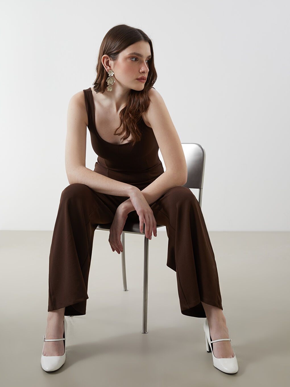 Kahverengi U Yaka Geniş Paça Krep Tulum-1