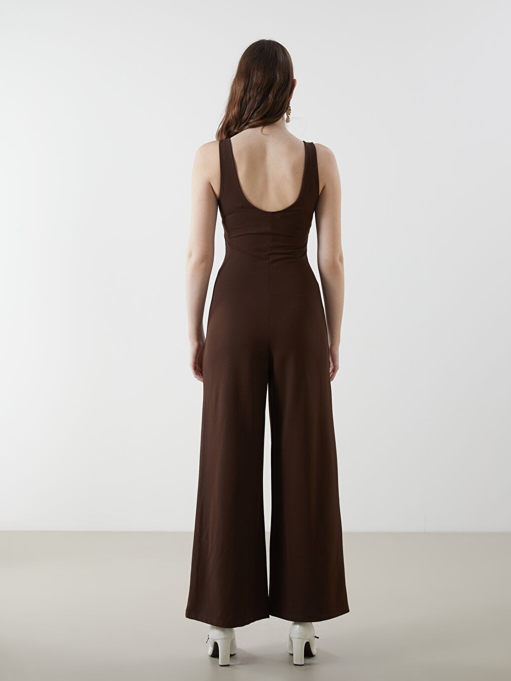 Kahverengi U Yaka Geniş Paça Krep Tulum-3