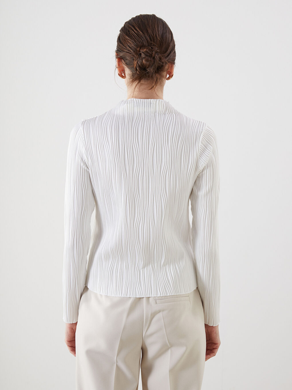 Ekru Dik Yaka Dokulu Kadın Body-3