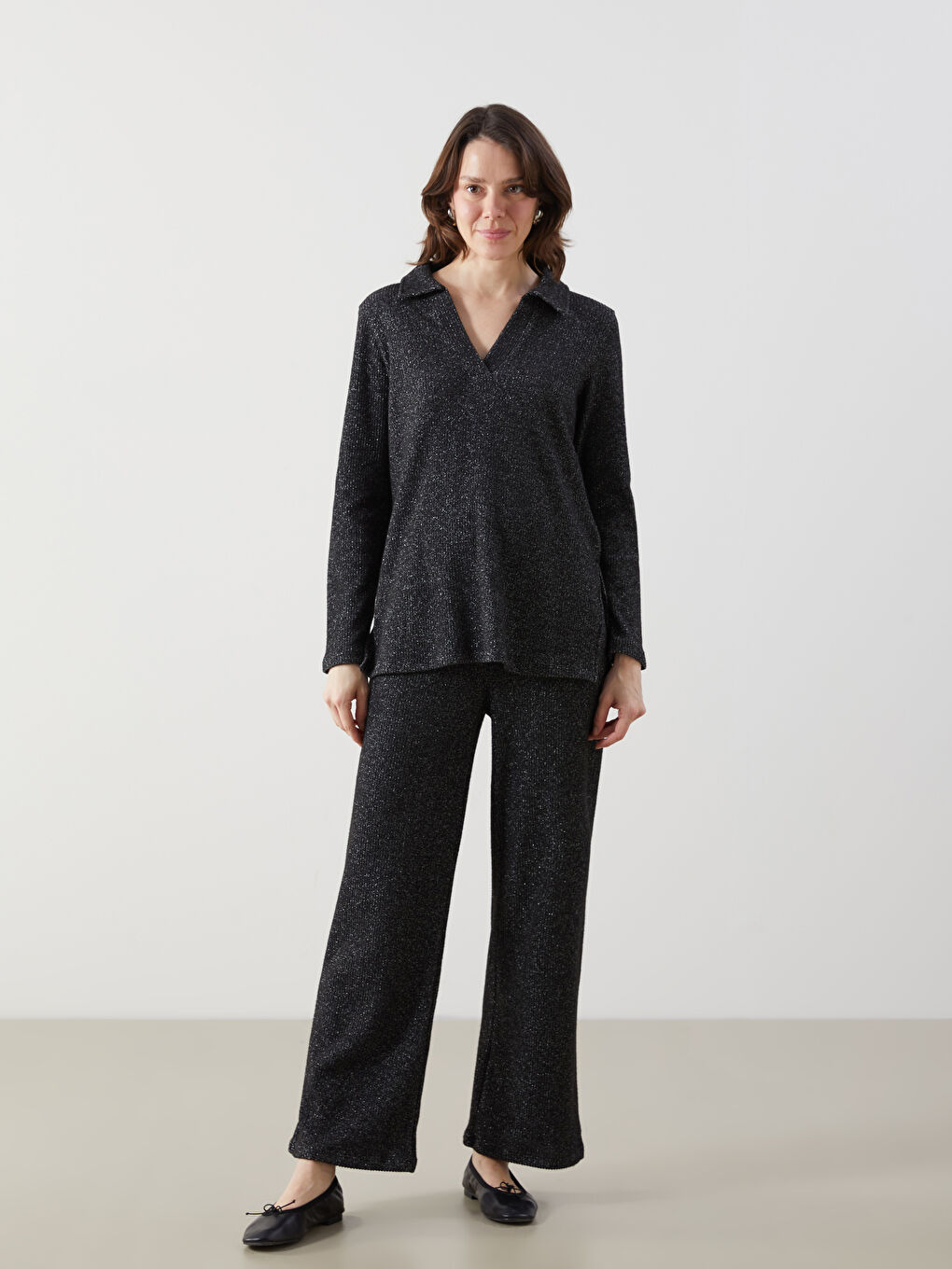 Antrasit Polo Yaka Parlak Görünümlü Kadın Tişört-1