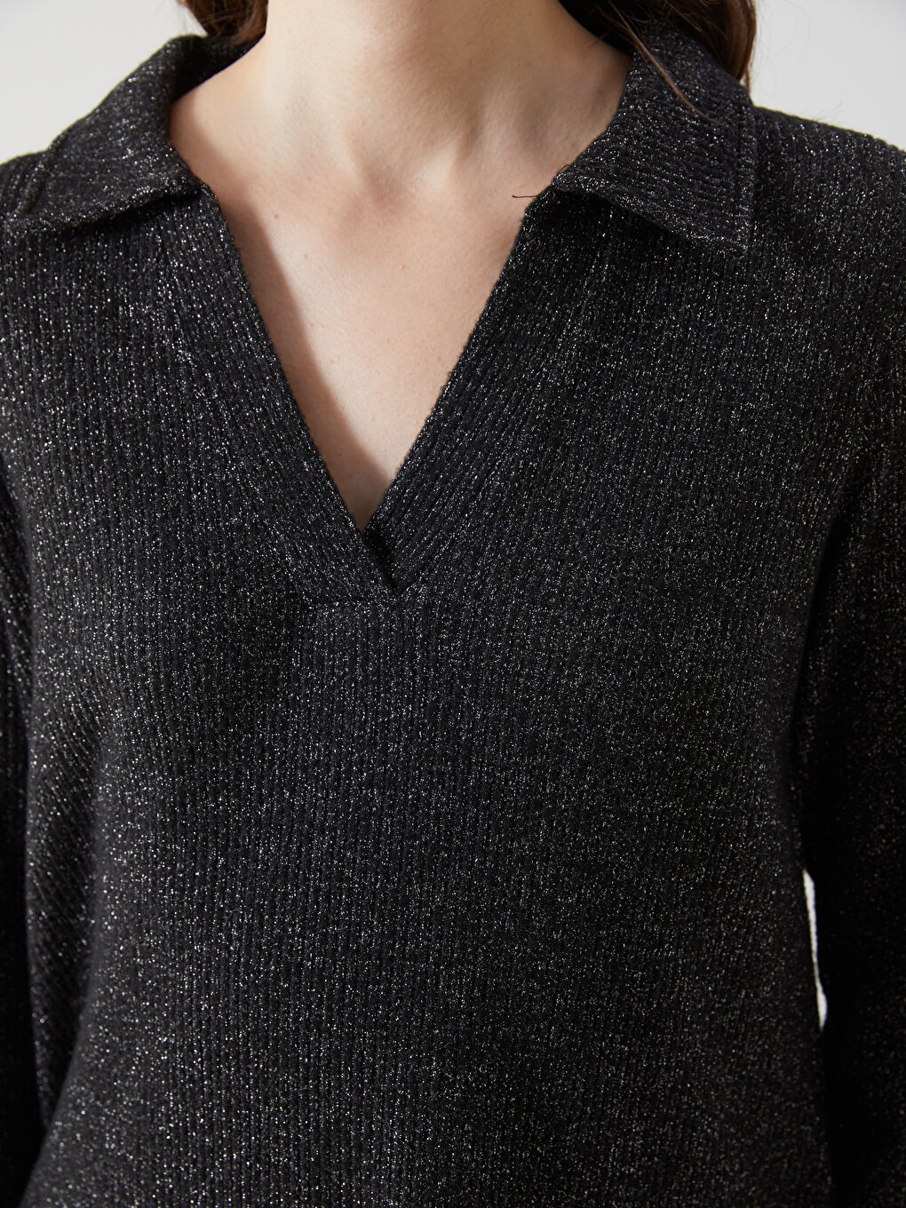 Antrasit Polo Yaka Parlak Görünümlü Kadın Tişört-2