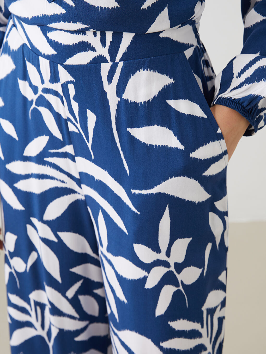 Elasticated Waist Floral Women's Capri-2