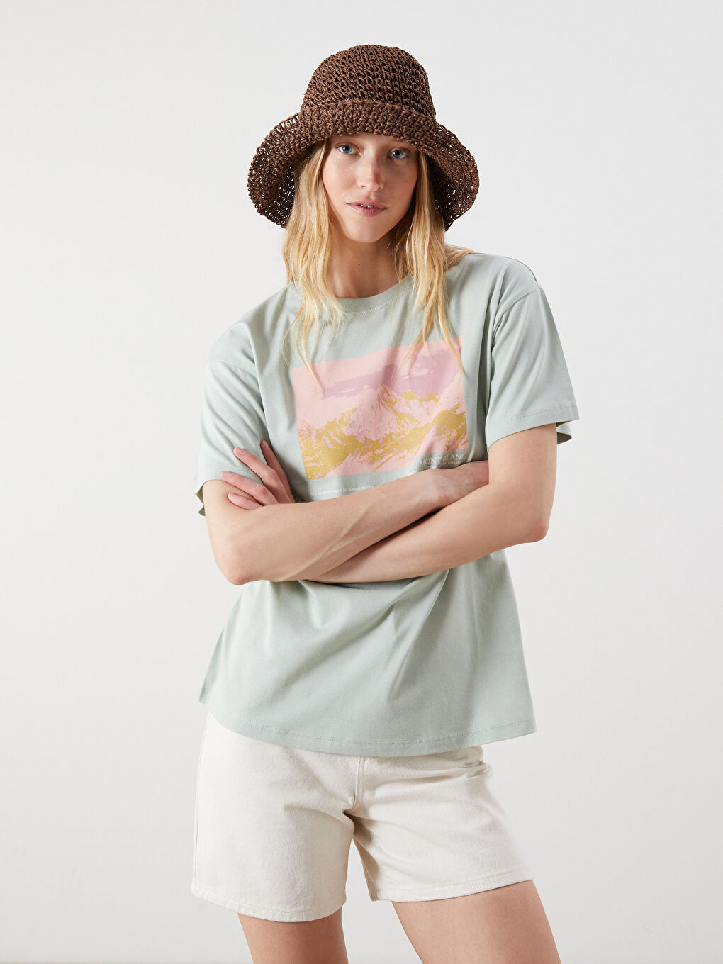 تيشيرت مطبوع بياقة دائرية للسيدات-1