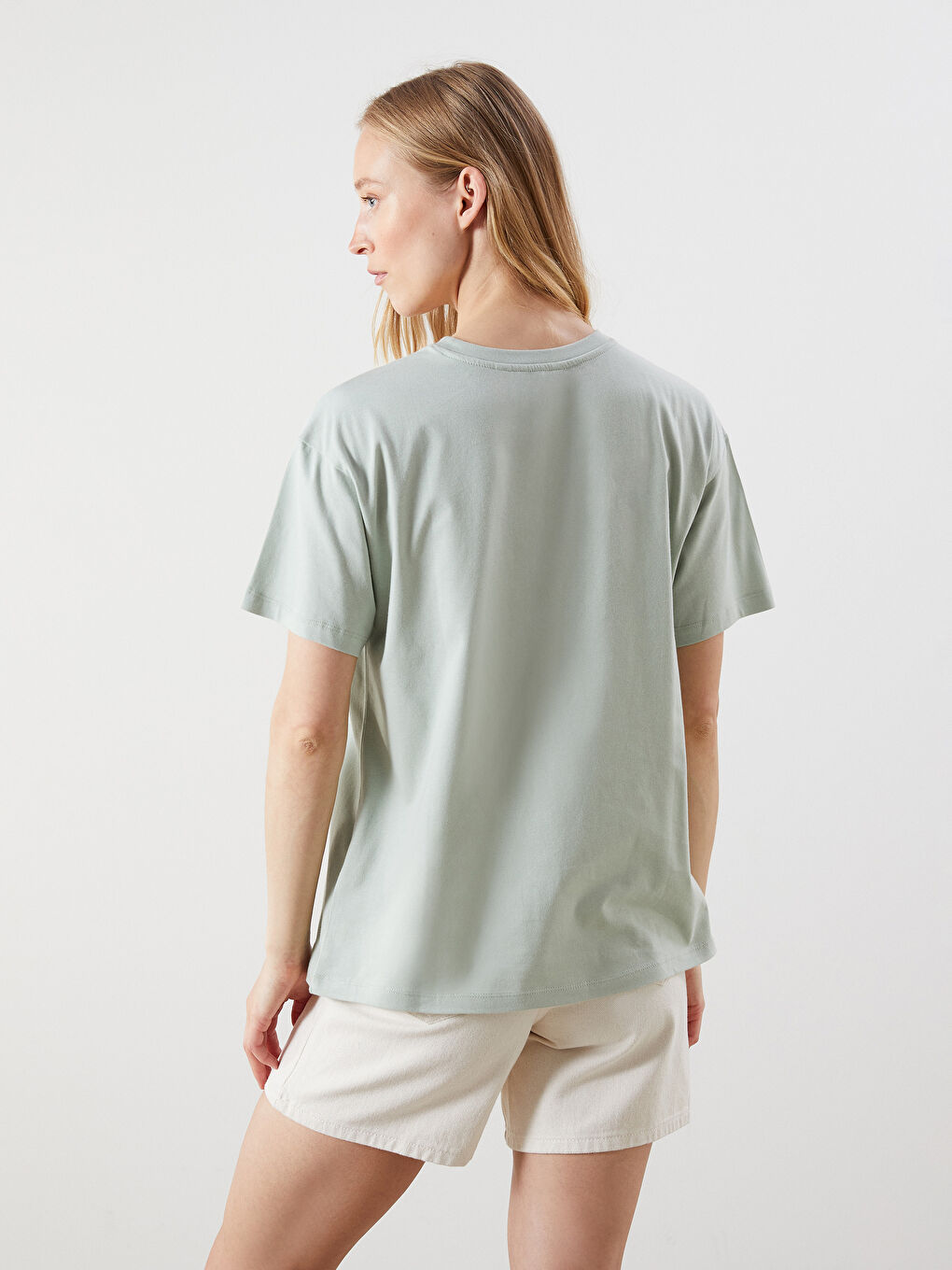 تيشيرت مطبوع بياقة دائرية للسيدات-3