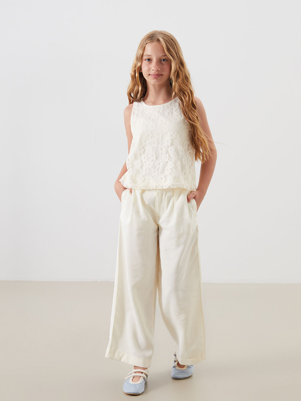 Sarı Bisiklet Yaka Dantel Detaylı Kız Çocuk Bluz-1